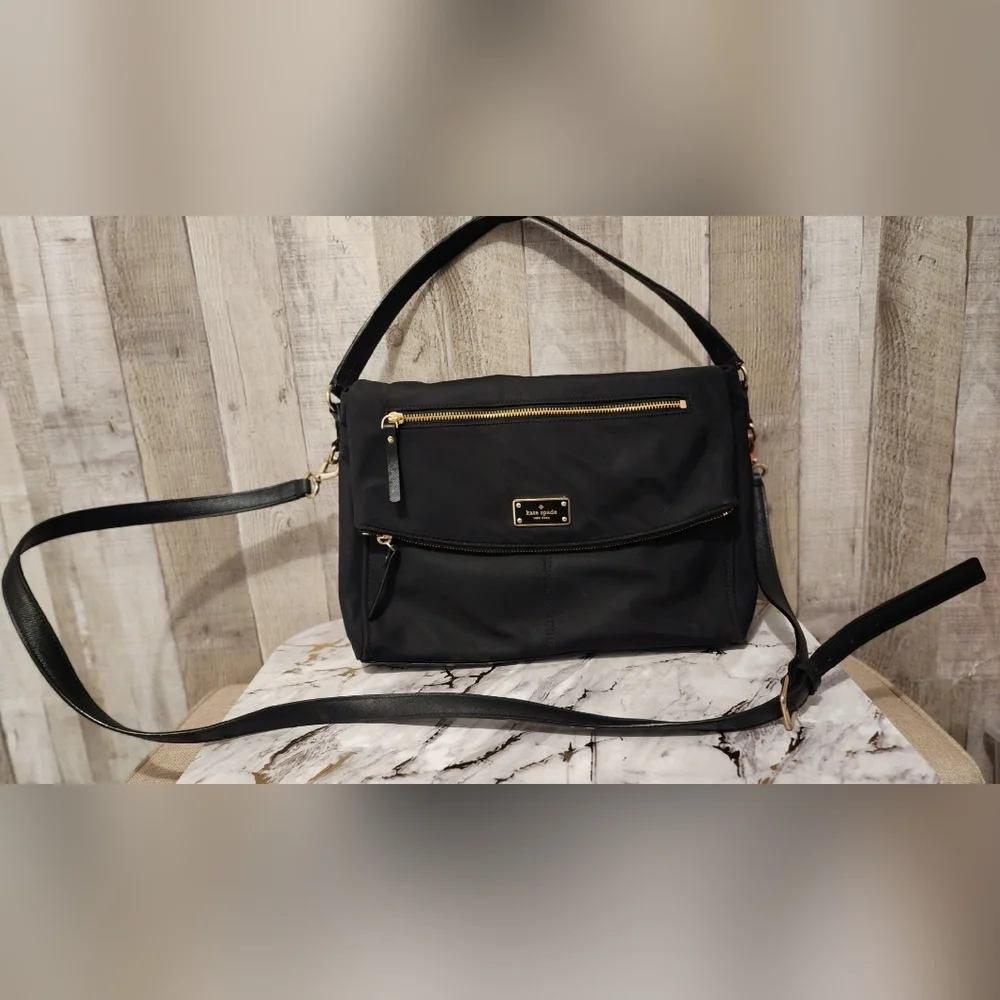🌷👜Kate Spade Black Nylon Messenger Crossbody Shoulder Bag🌷 - Picture 2 of 11
